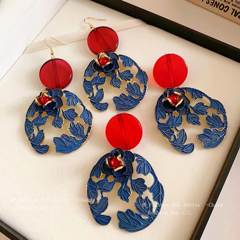Silver Needle Round Flower Leaf Earrings